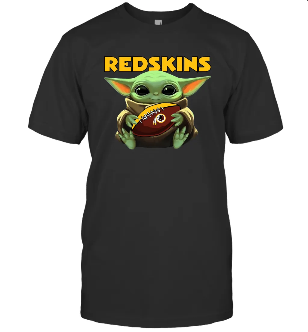 Baby Yoda Loves The Washington Redskins Star Wars Baby Yoda Hugs Redskins NFL Mens T-Shirt